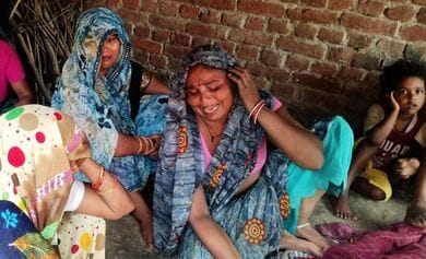 A girl died due to the current coming from the support of the electric pole
