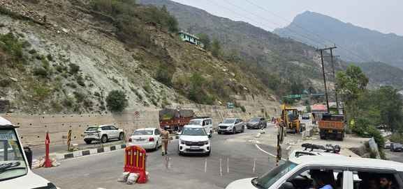 14 police personnel deployed at sensitive places on NH