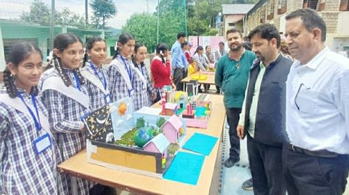 Models and posters gave the message of environmental protection
