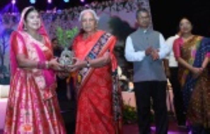 Sawan swayed in the rain of Malini's songs