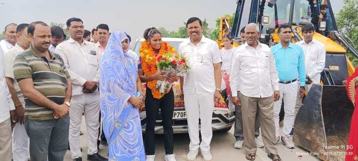 Babita Patel received a grand welcome on reaching the village