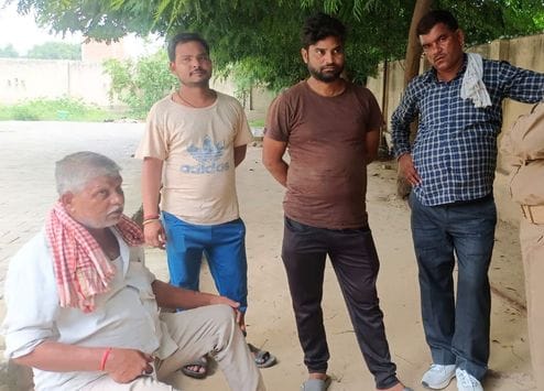 A young man from Ghazipur committed suicide by hanging himself in the veranda