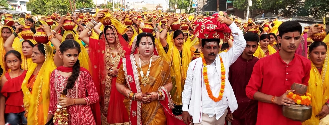 A grand Kalash Yatra was organized before the Shiv Mahapuran Katha