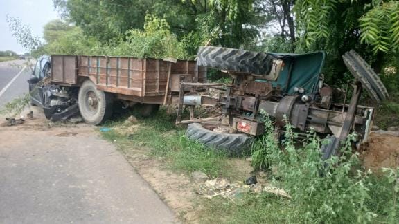 Car collides with tractor-trolley, teacher injured