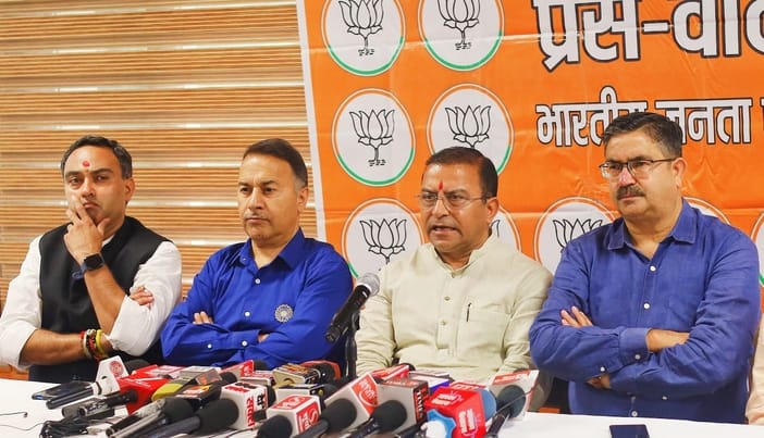 Revenue Minister is hiding his failure behind the tricolour, he should resign: Trilok
