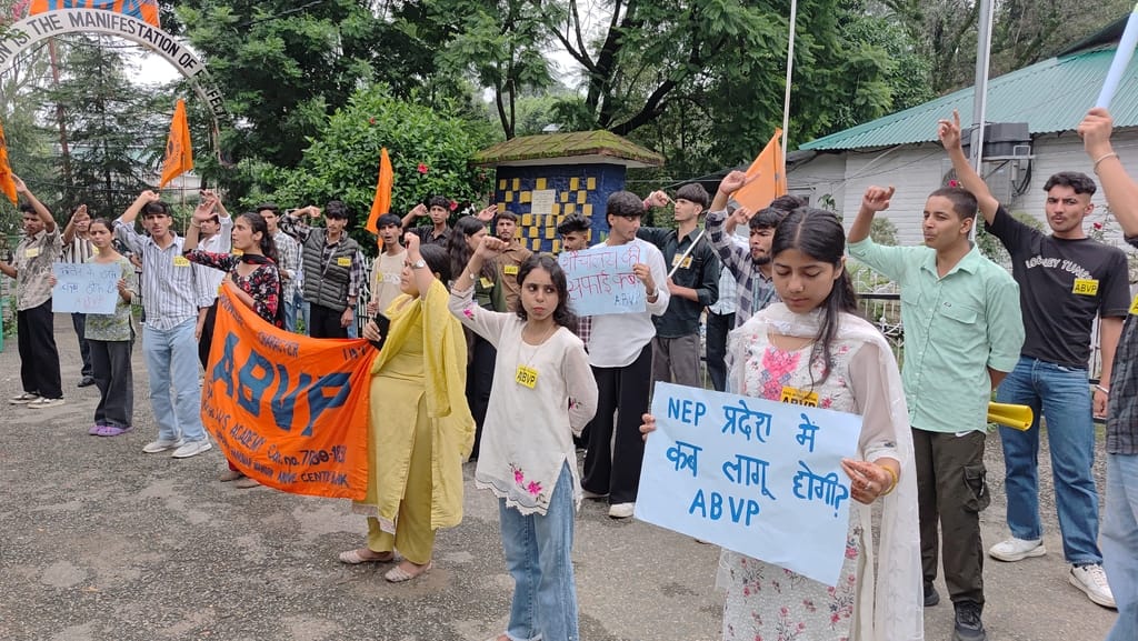 ABVP roared in Dharamshala College for basic facilities