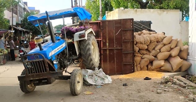 A tractor-trolley loaded with corn overturned on Pankha Road, the road remained closed for three hours