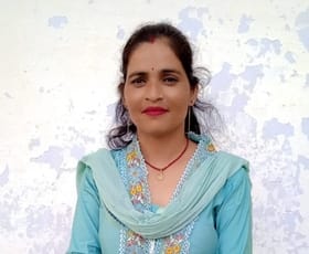 Pooja Devi, Village Dhanu chedai, Beauty Parlour
