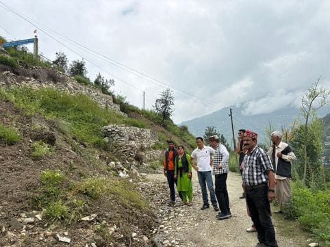 Banjar bypass started sinking along with Bhumar village, 12 houses in danger