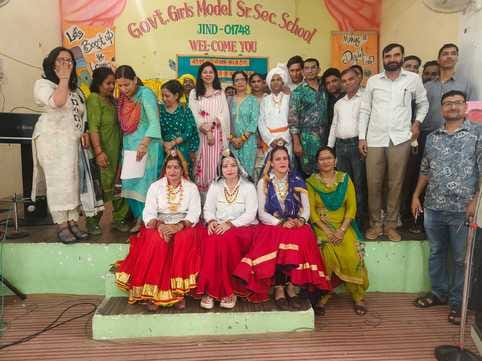 Pillukheda block tops in folk dance