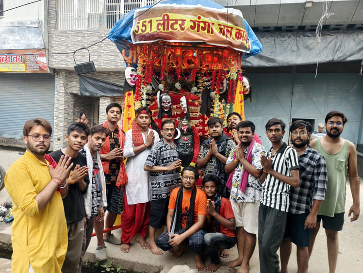 The committee performed Jalabhishek with 551 liters of Ganga water