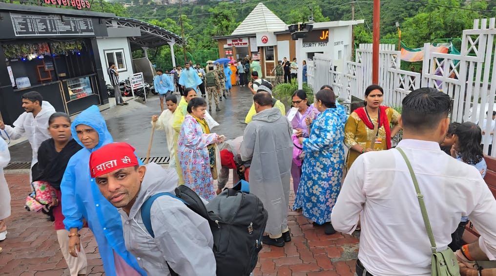 Katra, Vaishno devi Yatra, Himkoti road Closed, Open Morning