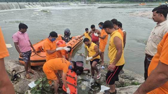 चित्तौड़गढ़ जिले के बस्सी थाना क्षेत्र में बेड़च नदी में डूबे युवकों के शव