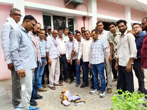 Protest against online transfer policy, electricity employees burnt copies of the policy