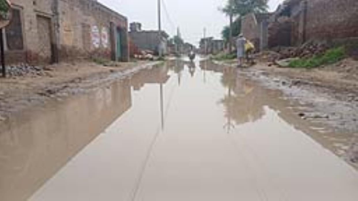 The village is struggling with waterlogging, Firni has become a dangerous route