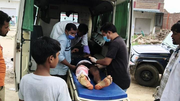 A bullet was fired when the security guard's gun fell from the vehicle, his companion and a young man were injured