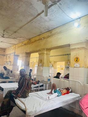 Patients admitted in the district hospital are troubled by the heat, they brought fans from home