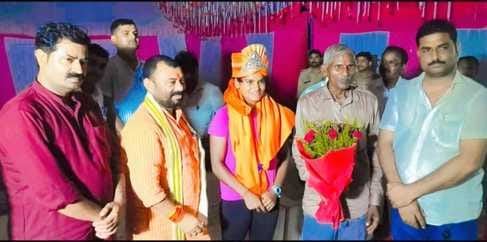 Babita Patel was welcomed by wearing a silver crown