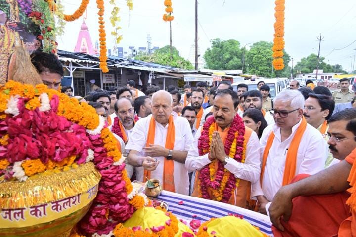 Deputy CM Keshav Prasad Maurya and Brajesh Pathak flagged off the Jal Yatra
