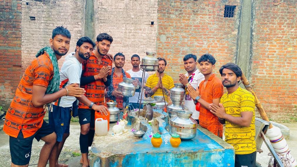 The Shiva temple resounded with the chants of Har Har Mahadev, devotees performed Jalabhishek