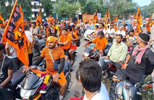 Before Jalabhishek, devotees of Bhole gathered at Ganga Ghat, cheers echoed on the highway during Kanwar Yatra