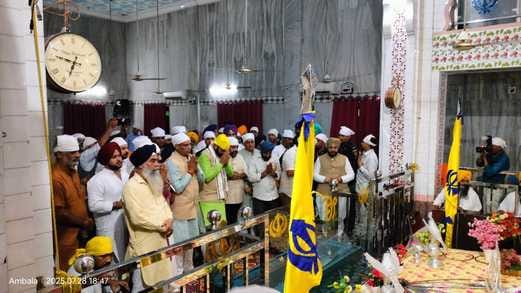 The Chief Minister bowed his head in the gurudwara