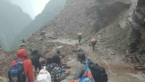Closed road became an obstacle in treatment, how did sick Monu walk 31 km