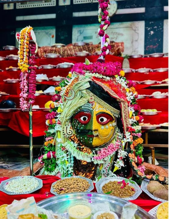 Devotees thronged Shiva temples, performed Jalabhishek of Shiva