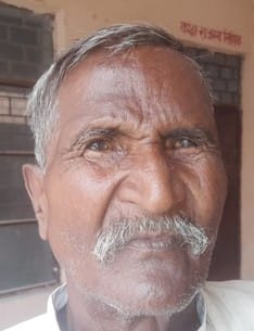 Officials do not reach the tehsil on time, people are roaming around in distress