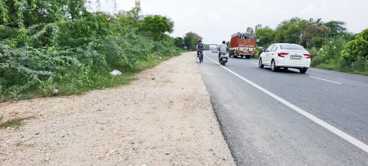 The service lane will be built 10 years after the national highway is constructed, and it will be a 7.5 meter wide service lane in front of the Government Polytechnic Institute and the Women's College.