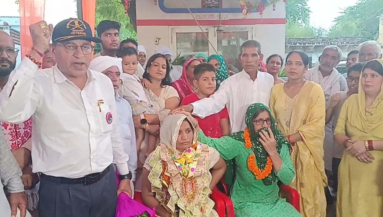 Martyr Arvind's wife gets honor from the President