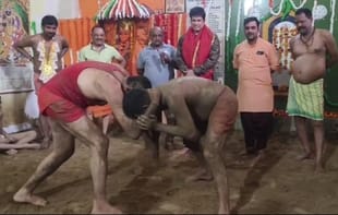 resling in akhada on nagpanchmi festival
