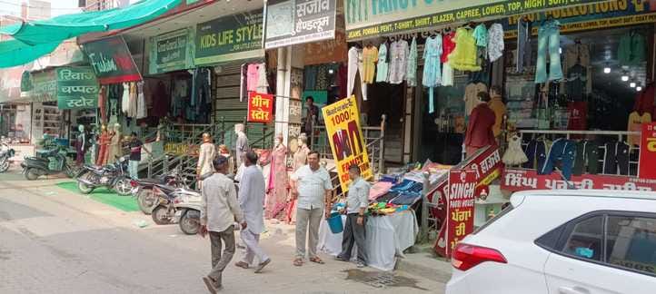 The municipality launched a campaign to remove encroachment and confiscated goods from shops