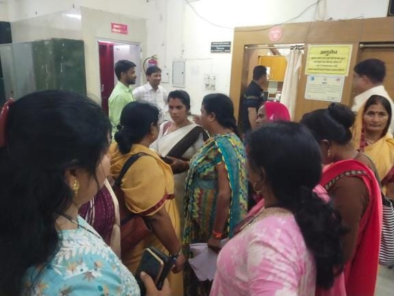Asha workers reached CMO office due to non-payment of ANC and other payments