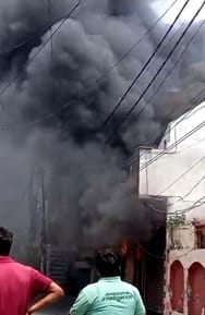 Huge fire breaks out in crockery shop