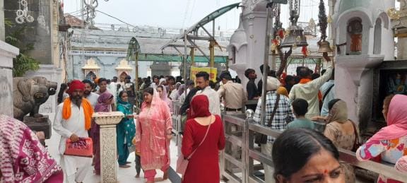 A flood of faith surged in Shaktipeeths amidst the rain
