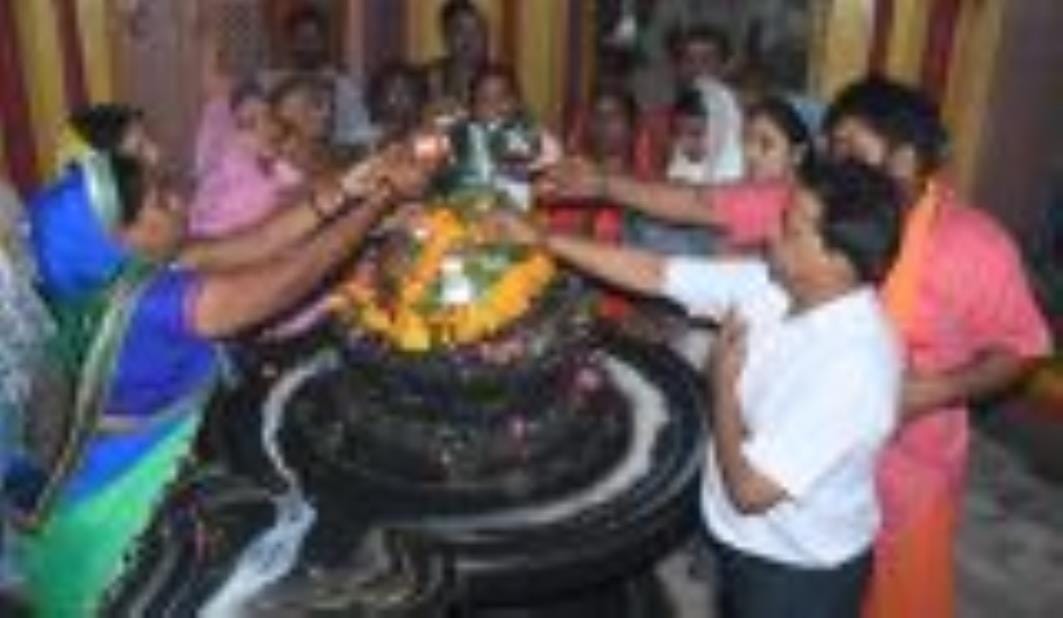 On the third Monday of Sawan, the Shiva temple reverberated with the chanting of Har Har Mahadev