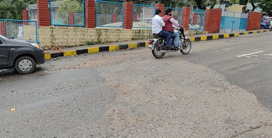 Road potholes filled in Smart City Dharamshala