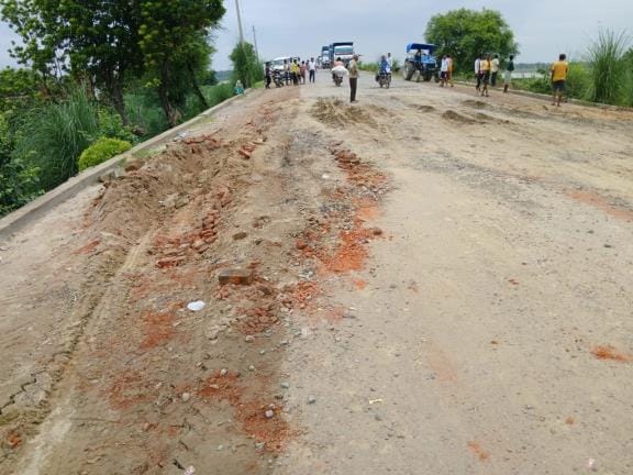The approach road of Mahila Bridge collapsed