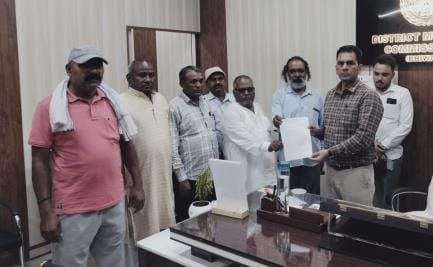 Sanitation workers demonstrated to get their demands fulfilled and gave strike notice