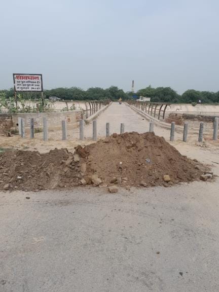 Traffic stopped on the bridge declared dilapidated between Abubshahar and Sukhera Kheda