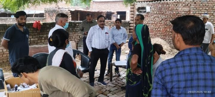 CMO reached Mirzapur, enquired about the condition of patients suffering from fever