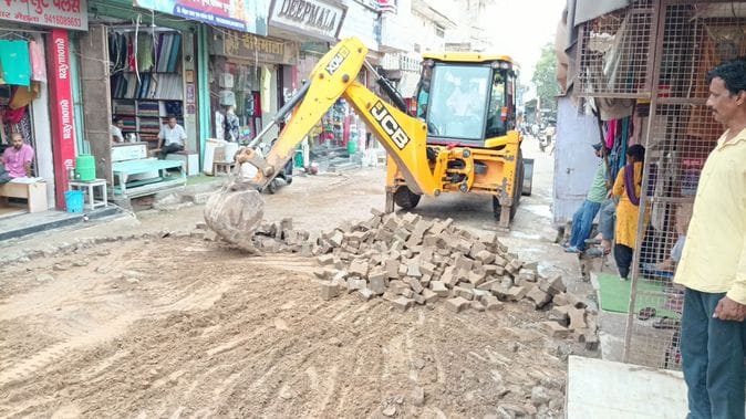 Municipality's bulldozer roared on the main road in Mahendragarh