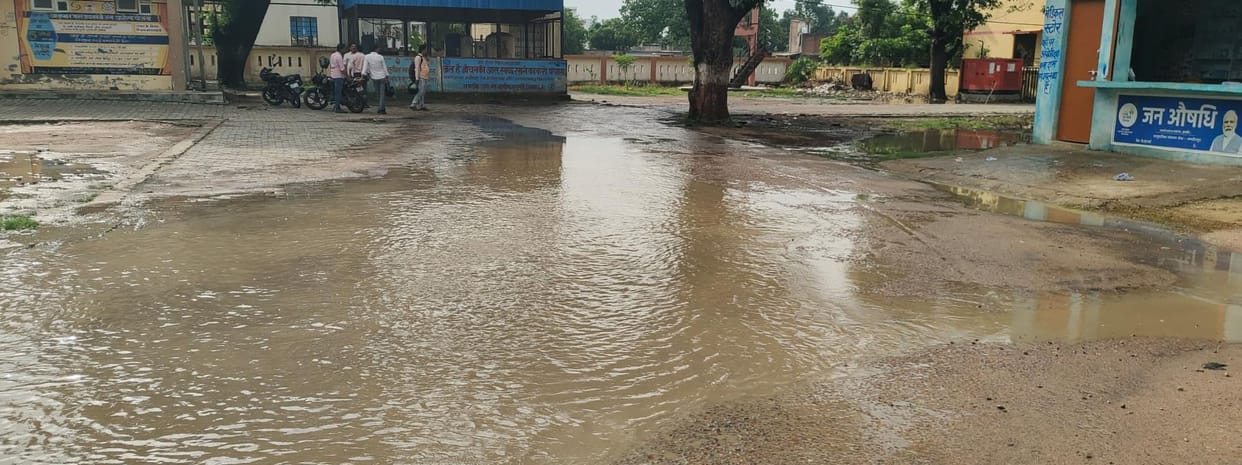 For the third consecutive day, there was a storm of trouble due to drizzle