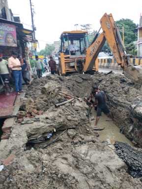 Ganga water pipeline burst at Jail Chungi, population of one lakh yearned for drinking water