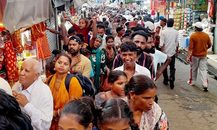On the fifth day of Ashtami fair, 32 thousand devotees paid obeisance