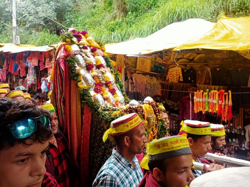 God Laxmi Narayan returned from Manikaran after taking a royal bath