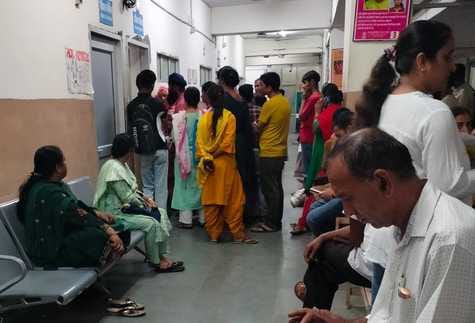 doctors on leave and patients facing problem in medical college nahan