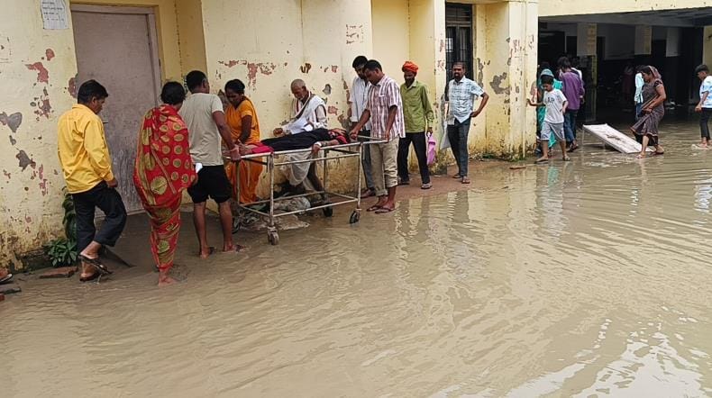 After the rain, the crisis increased due to power cuts and waterlogging