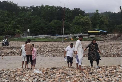 Shakambhari Devi cave in spate, devotees stopped